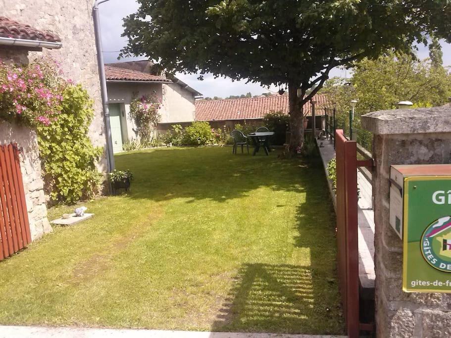 Cottage By The Chateau With Pool In National Parc Les Salles-Lavauguyon Kültér fotó