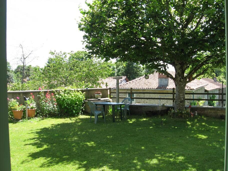 Cottage By The Chateau With Pool In National Parc Les Salles-Lavauguyon Kültér fotó