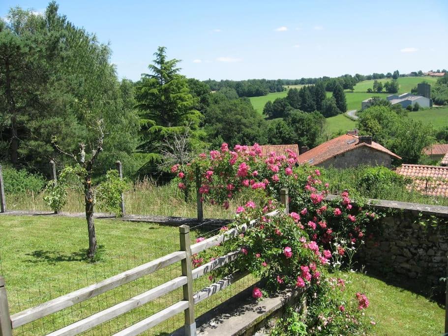 Cottage By The Chateau With Pool In National Parc Les Salles-Lavauguyon Kültér fotó
