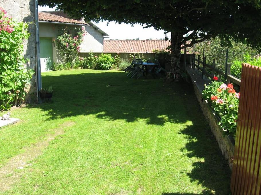 Cottage By The Chateau With Pool In National Parc Les Salles-Lavauguyon Kültér fotó
