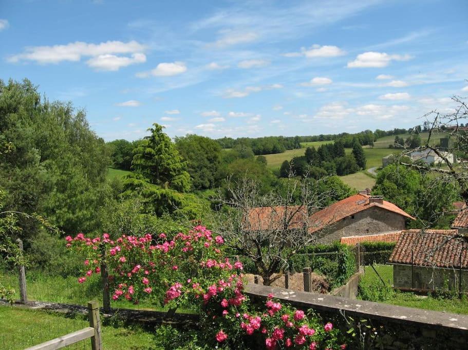 Cottage By The Chateau With Pool In National Parc Les Salles-Lavauguyon Kültér fotó